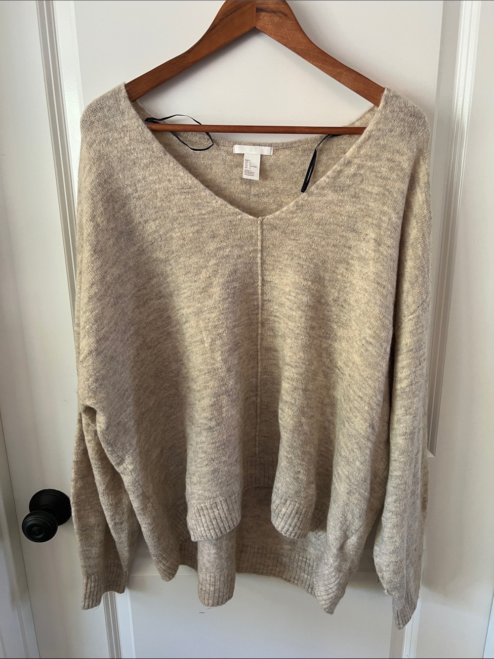 H&M Women's V-Neck Sweater in Light Beige Heather
